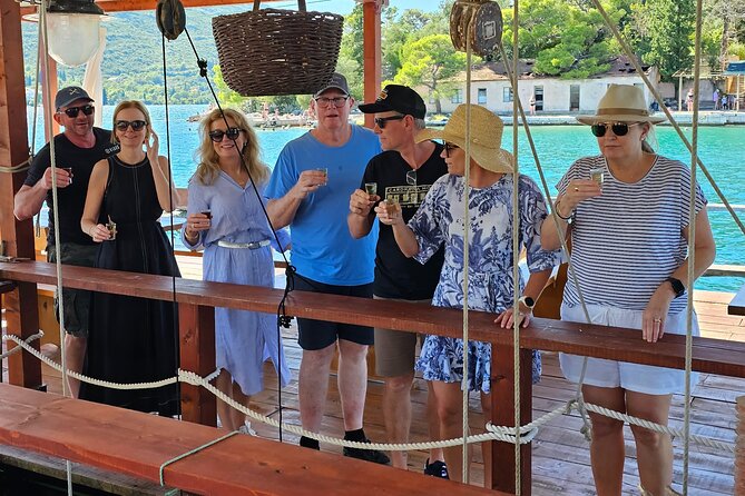 Luxury Wine and Oyster tasting - Ston’s walls and saltworks in 30 minutes