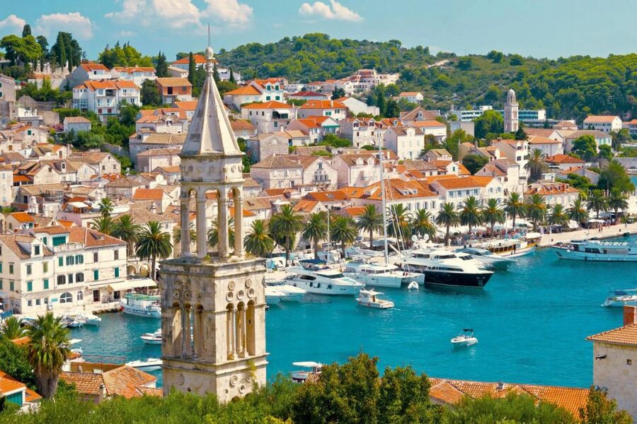 Makarska: 5-Islands Tour, Blue Cave, Vis, Hvar & Brač - Stiniva Cove, seen from the sea