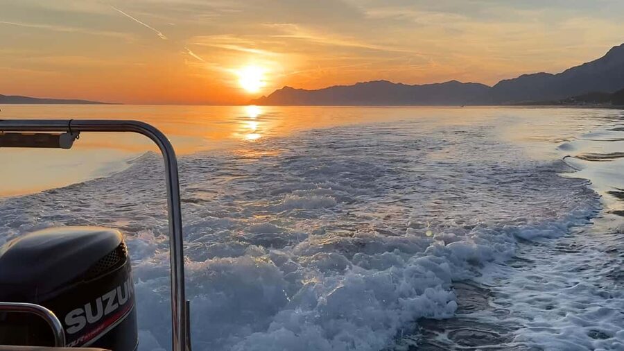 Makarska: Speedboat Sunset Tour to hidden bay on island Brač - Puntica Bay: 40 minutes for swimming and snorkeling