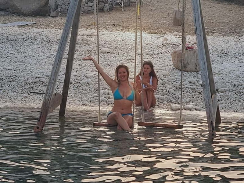 Makarska: Speedboat Sunset Tour to hidden bay on island Brač - What the $44 price really covers