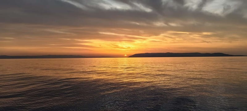 Makarska: Speedboat Sunset Tour to hidden bay on island Brač - Booking details worth getting right