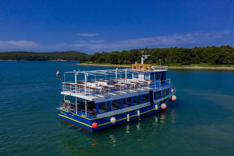 Medulin: Full-Day Boat Tour of the Archipelago w/ Lunch - Passing the Porer Lighthouse and the small islets