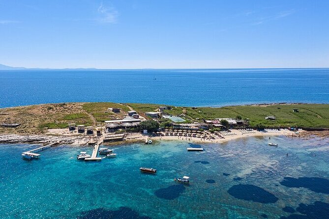 Medulin: Glass Boat Tour Experience to Kamenjak - Crew service, music, and the family factor
