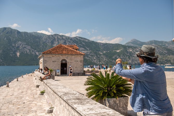 Montenegro: Bay of Kotor Day Trip from Dubrovnik English -Español - The biggest risks are traffic, crowds, and uneven guiding