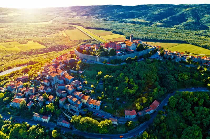 Motovun: The trail of Giants hiking tour & Fritule Tasting - Starting below Motovun at the shaded benches