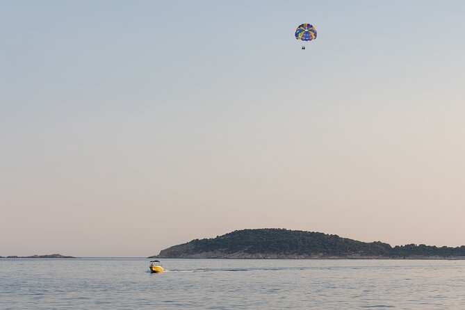 Parasailing in Cavtat - Photos, music, and the playful landing
