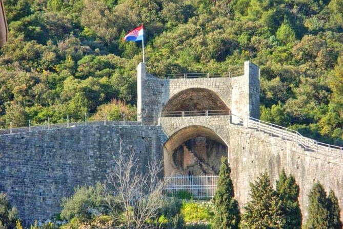 Pelješac Wine, Beach and Lunch - Relaxing Tour from Dubrovnik - Matuško Winery and Dingač: The Wine Highlight