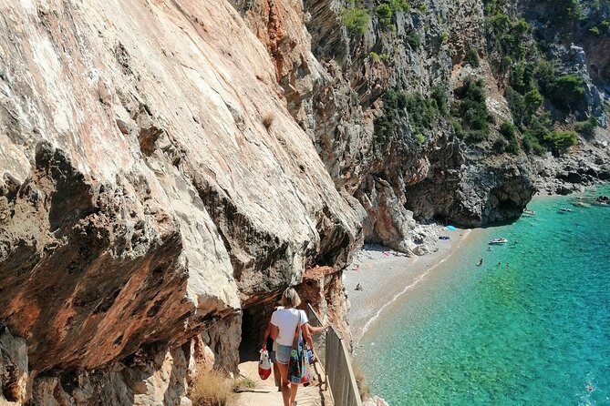 Picnic on Croatian Secret Beach - The 500-meter descent to the shore