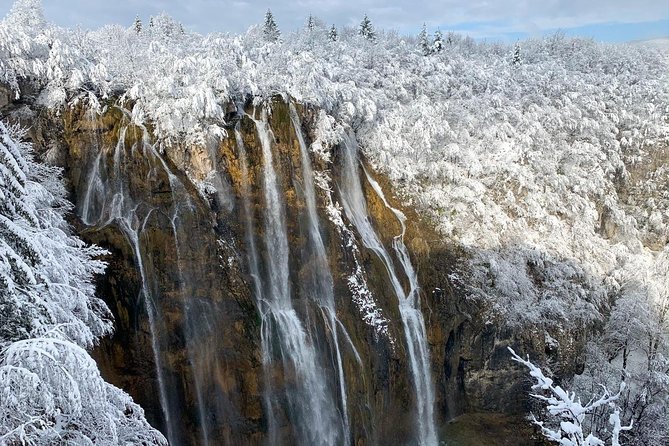 Plitvice Lakes 3,5h tour with panoramic boat ride - Reaching the Lower Lakes and Big Waterfall