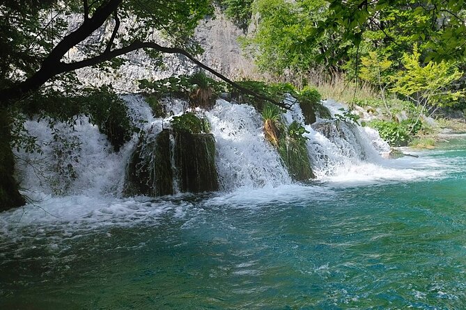 Plitvice Lakes Day Tour from Zadar, Simple and Safe - Choosing Between Route B and Route C
