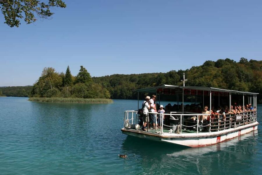 Plitvice Lakes: Guided Walking Tour with Boat Ride - Why a guide helps at Plitvice Lakes