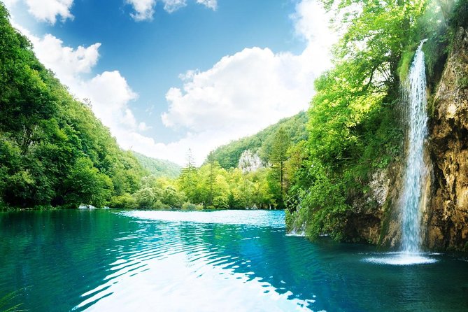 Plitvice Lakes National Park: Day Trip from Omiš - Guides, pace, and group management