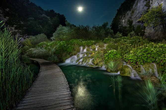 Plitvice Lakes Private Guided Walking Tour - Weather, crowds, and what to bring