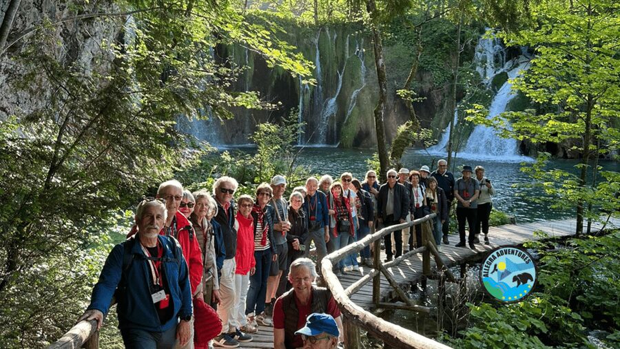 Plitvice Private Tour: Secured Tickets, Train & Boat Ride - Zigzag trails through the lower and upper lakes