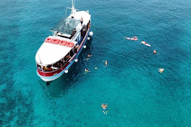 Podstrana and Jesenice, Boat trip to Brač and Šolta with lunch - What the crew and onboard service add