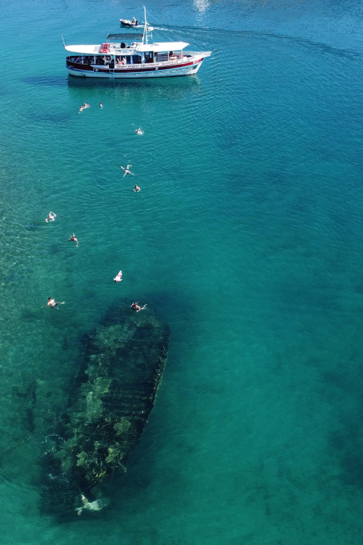 Podstrana: Full-Day Boat Trip to Brač and Shipwreck Kontesa - Sutivan: a worthwhile hour on Brač