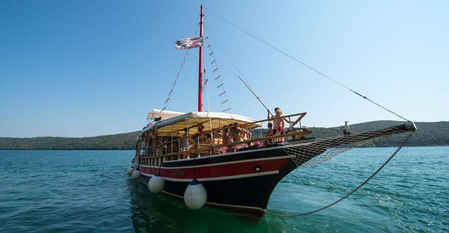 Poreč: Evening Boat Trip to Discover Dolphins - Setting out aboard the classic Kristofor