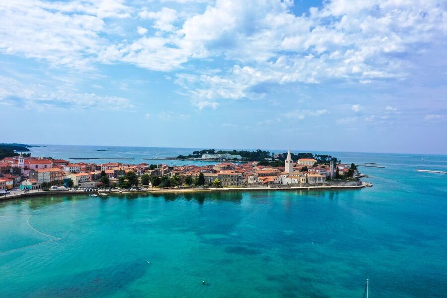 Poreč: Panoramic Morning Cruise Among 20 Islands with Drinks - How rough water can change the ride