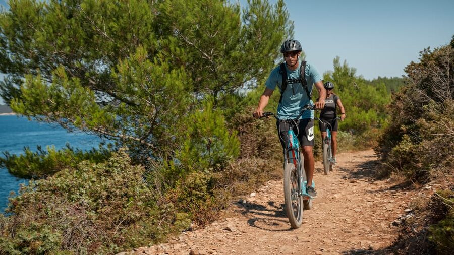 Premantura: Cape Kamenjak Off-Road E-Scooter Tour - Cliff jumping from 1 to 7 meters