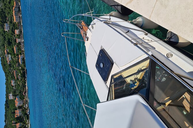 Private boat tour - caves, snorkeling, bays and beaches - Choosing the right group size