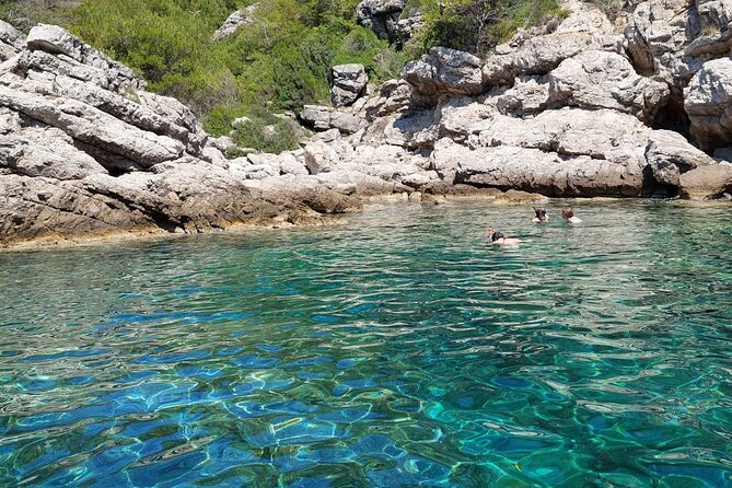 Private boat tour- explore the islands, find hidden caves and try snorkelling - The captains make a real difference
