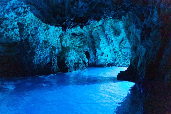 Private Boat Tour from Hvar - Blue and Green cave, Vis, and the Pakleni islands - Stiniva Cove and the cliffs of Vis