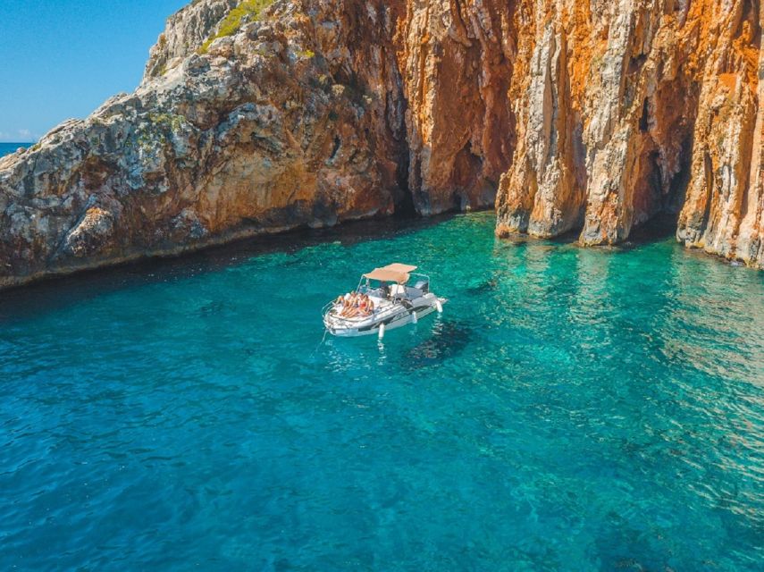 Private boat tour to Hvar & Red Rocks: from Trogir or Split - Swimming among the Pakleni Islands