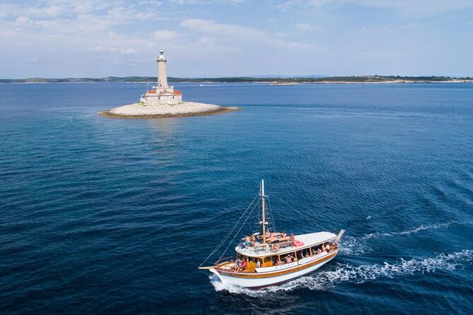 Private Boat Tour to Kamenjak and Levan Island with Lunch - Leaving Medulin for the Medulin archipelago