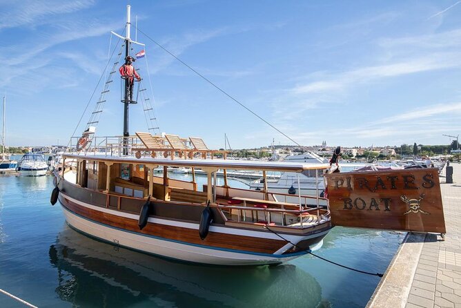 Private Boat Tour to Kamenjak and Levan Island with Lunch - Porer lighthouse from the boat