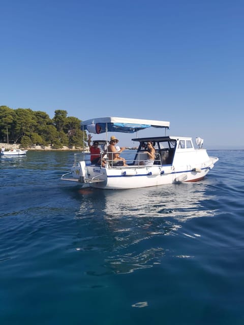 Private Boat tour with refreshing drinks Zadar - Preko offers an hour to wander