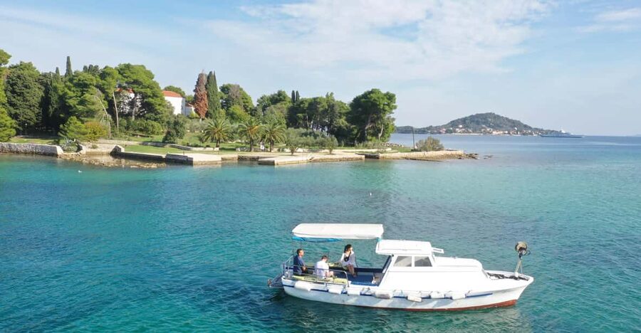 Private Boat tour with refreshing drinks Zadar - Ugljan brings the first swimming stop
