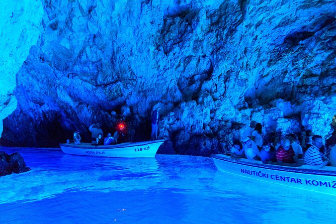 Private Luxury boat from Hvar, Brač and Split - Who should book this boat day?