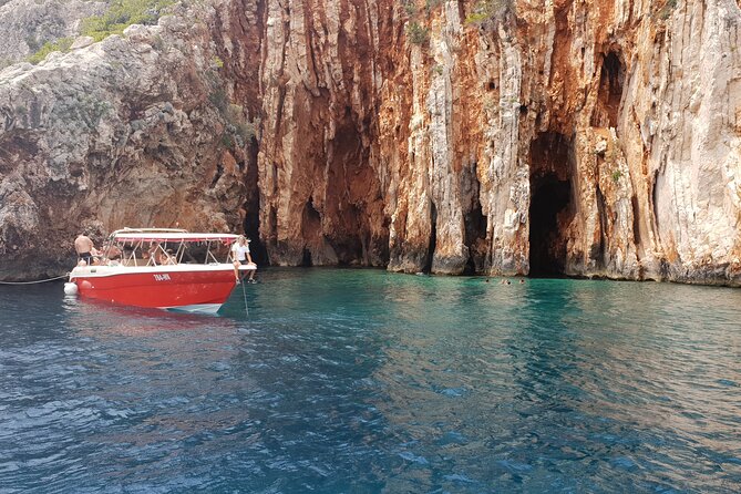 Private Red Rocks and Pakleni Islands beach hopping speedboat tour - Who will enjoy this tour most