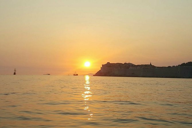 Private romantic Sunset tour - The damaged hotel and Dubrovnik’s recent past