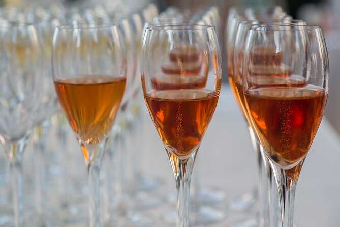 Private Sparkling Wine Tasting in Istria - The Family Touch at the Table