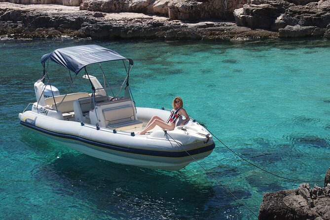 Private Speed Boat Tour to Blue Cave & Pakleni islands - Stiniva Cove and its narrow sea entrance