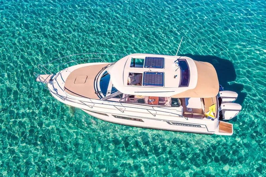 Private speedboat tours Sea Symphony - The crew and the private-group advantage