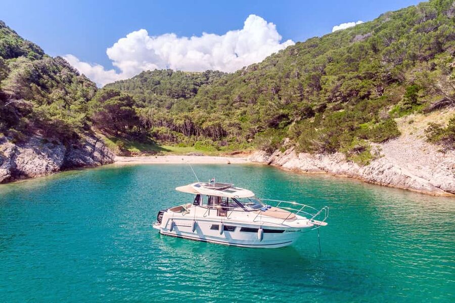 Private speedboat tours Sea Symphony - What a day on the Sea Symphony boat feels like