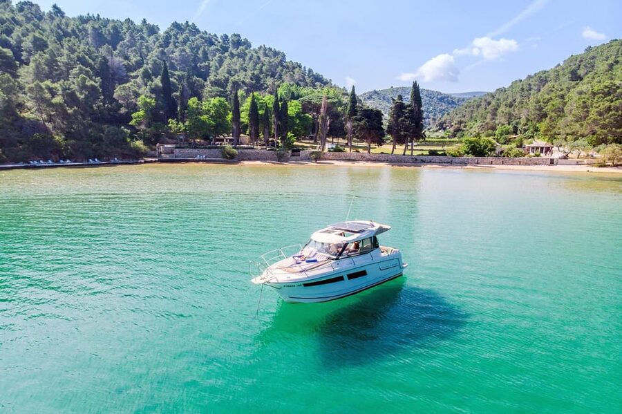 Private speedboat tours Sea Symphony - Food, drinks, snorkeling, and what you still pay for