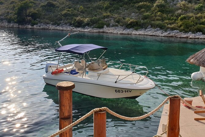 Private tour of Pakleni islands, Red Cliffs & South Shore of Hvar - Lucisca Beach: a quiet cove for swimming
