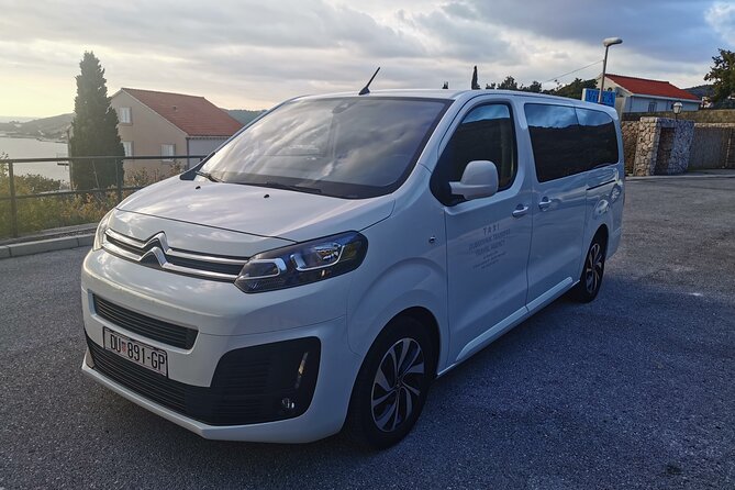 Private Transfer by 8 seats van from and to Dubrovnik Airport - The cruise connection makes good practical sense