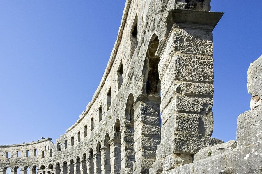 Pula: Arena Entrance Ticket - The underground exhibition on ancient olive oil and wine