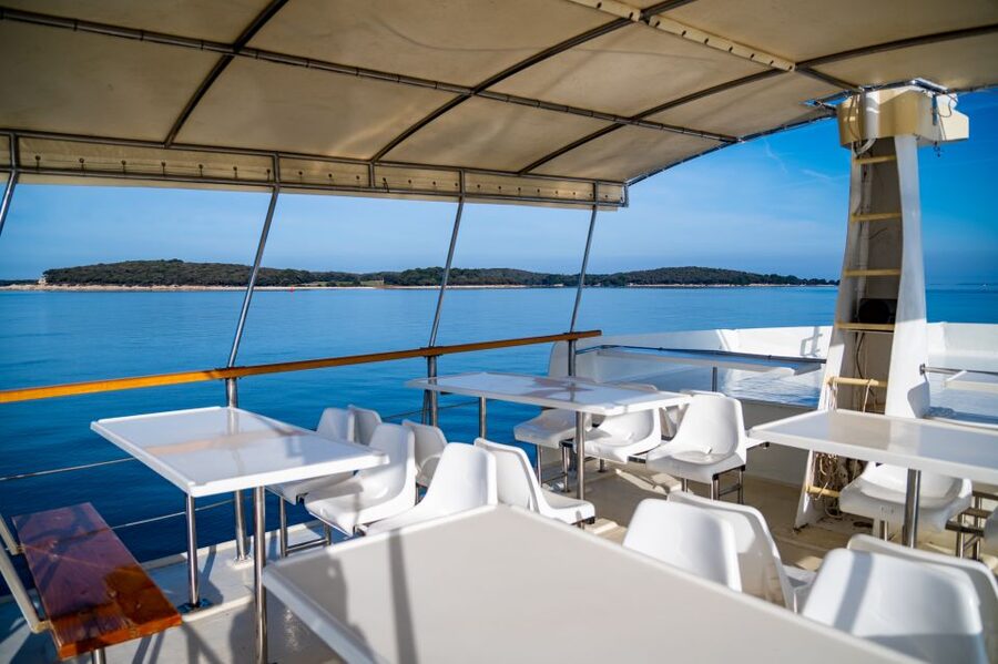 Pula: Brijuni National Park Sunset, Dolphins & Dinner Cruise - Returning to Pula and the illuminated Arena