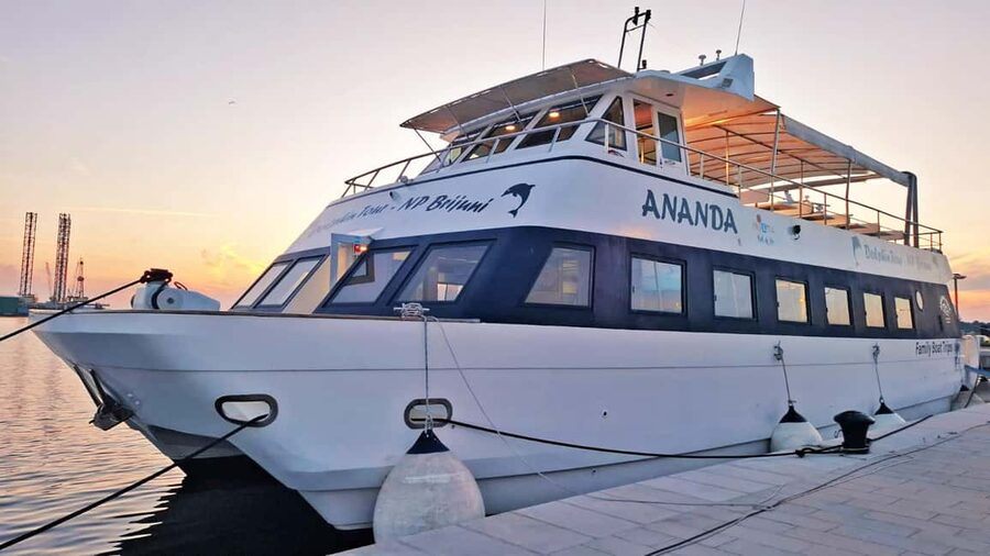 Pula: Dolphin Sunset Cruise to Brijuni with Dinner & Drinks - The crew, from Selma to the wider team