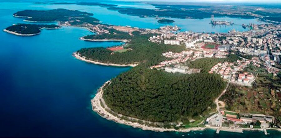 Pula: Harbor Cruise with unlimited Drinks - Who should book this Pula harbor cruise?