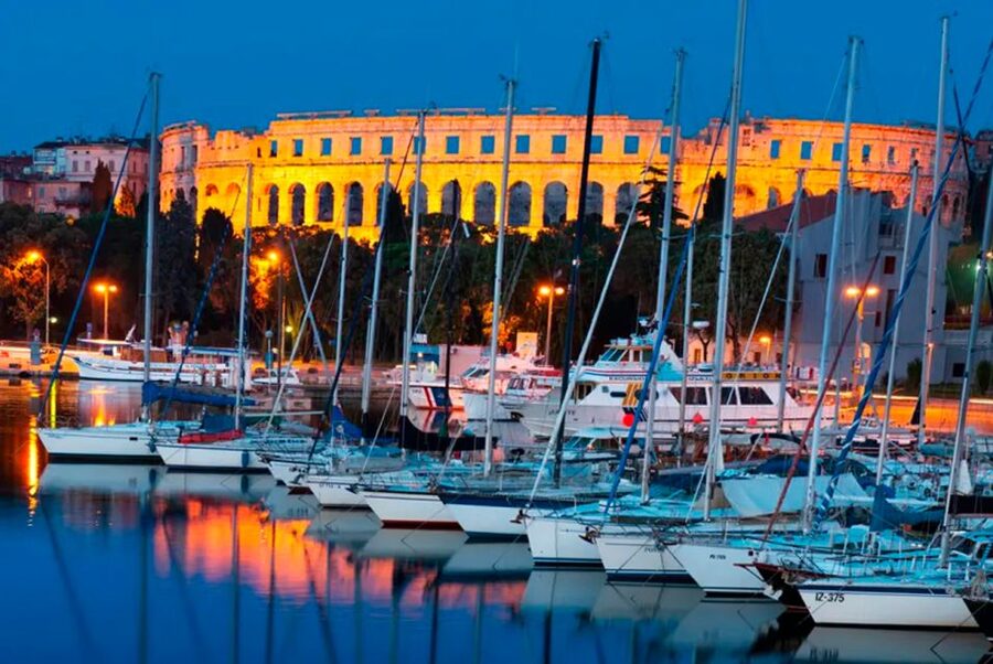 Pula: Harbor Cruise with unlimited Drinks - Punta Christo and the turning point