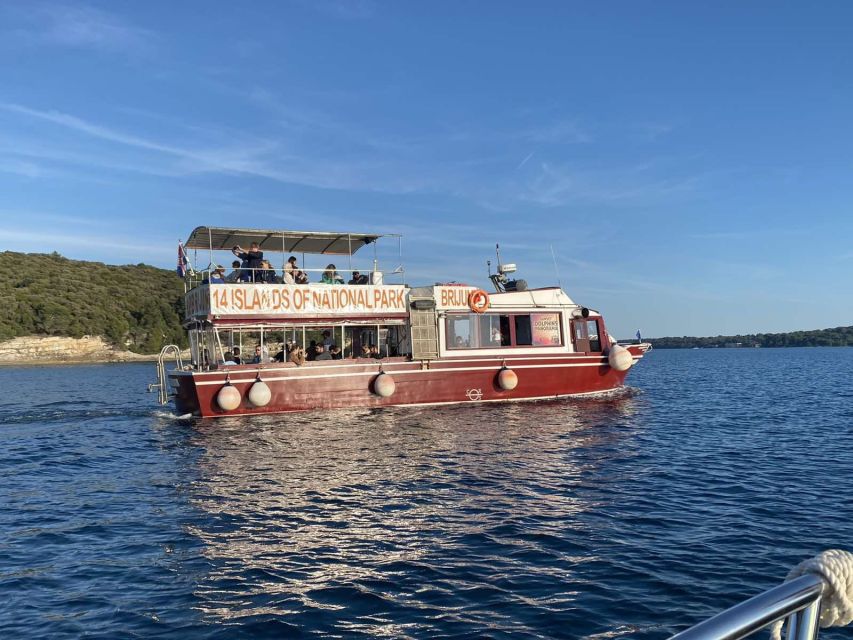 Pula: Harbor Cruise with unlimited Drinks - Seating, comfort, and service