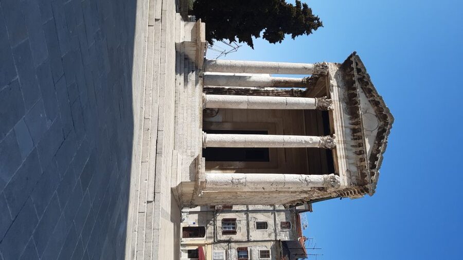 Pula: Historic Sites Guided Walking Tour - Climbing to the Venetian castle