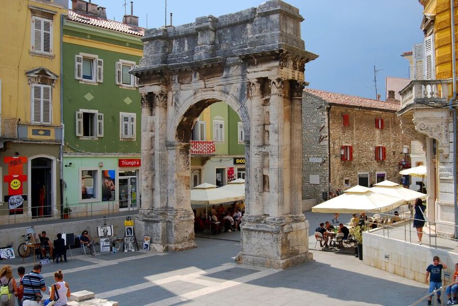 Pula: Historic Walking Tour with Local Guide & City Views - Timing, access, and practical details