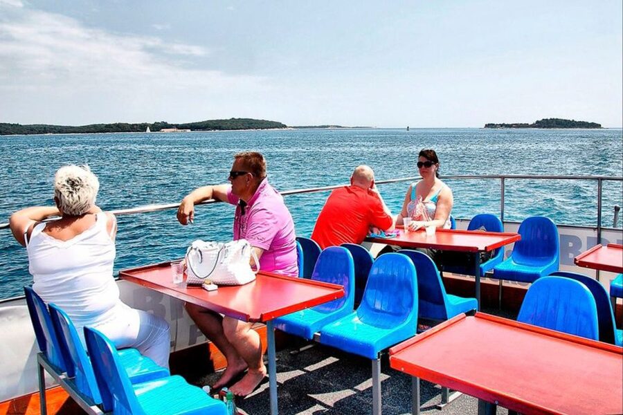 Pula: National Park Brijuni Dolphin Cruise with Dinner - What the unlimited drinks include